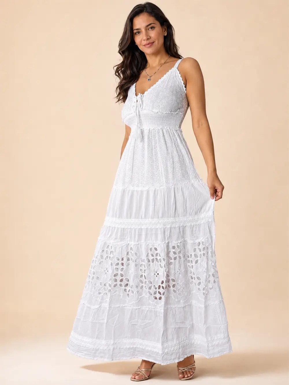 Vestido Blanco Boho con Bordado Floral y Lazo