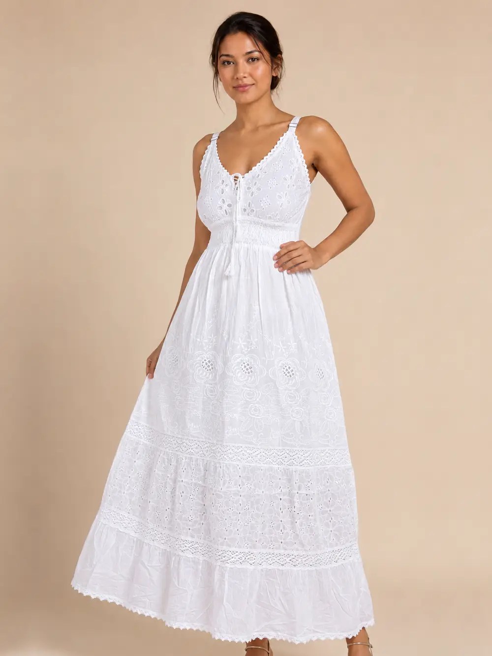 Vestido Blanco Boho con Escote V y Bordado Floral
