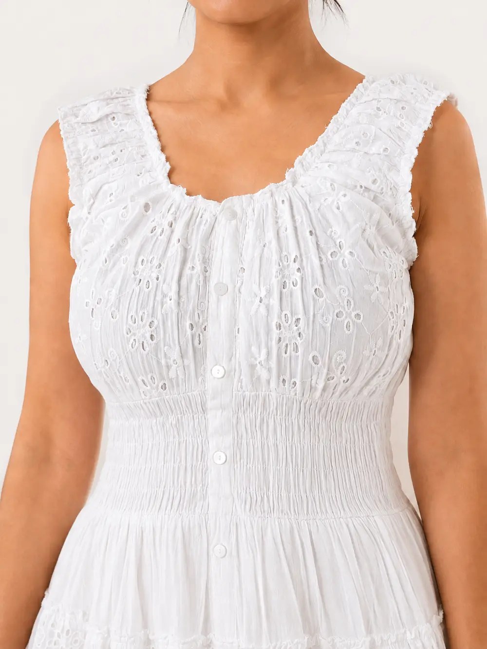 Vestido Blanco Largo con Escote Fruncido y Bordado