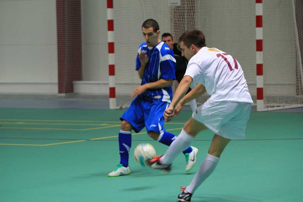 Tidak lupa, pemain pemula juga mesti melakukan latihan fisik untuk mendapatkan peforma permainan yang jauh lebih baik. 6 Tips Meningkatkan Skill Futsal Dasar Wajib Tahu