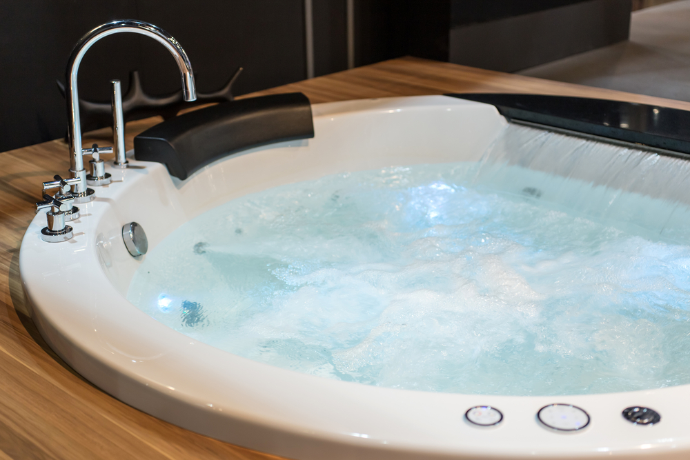 White,Round,Jacuzzi,With,Swirling,Water,In,The,Bathroom
