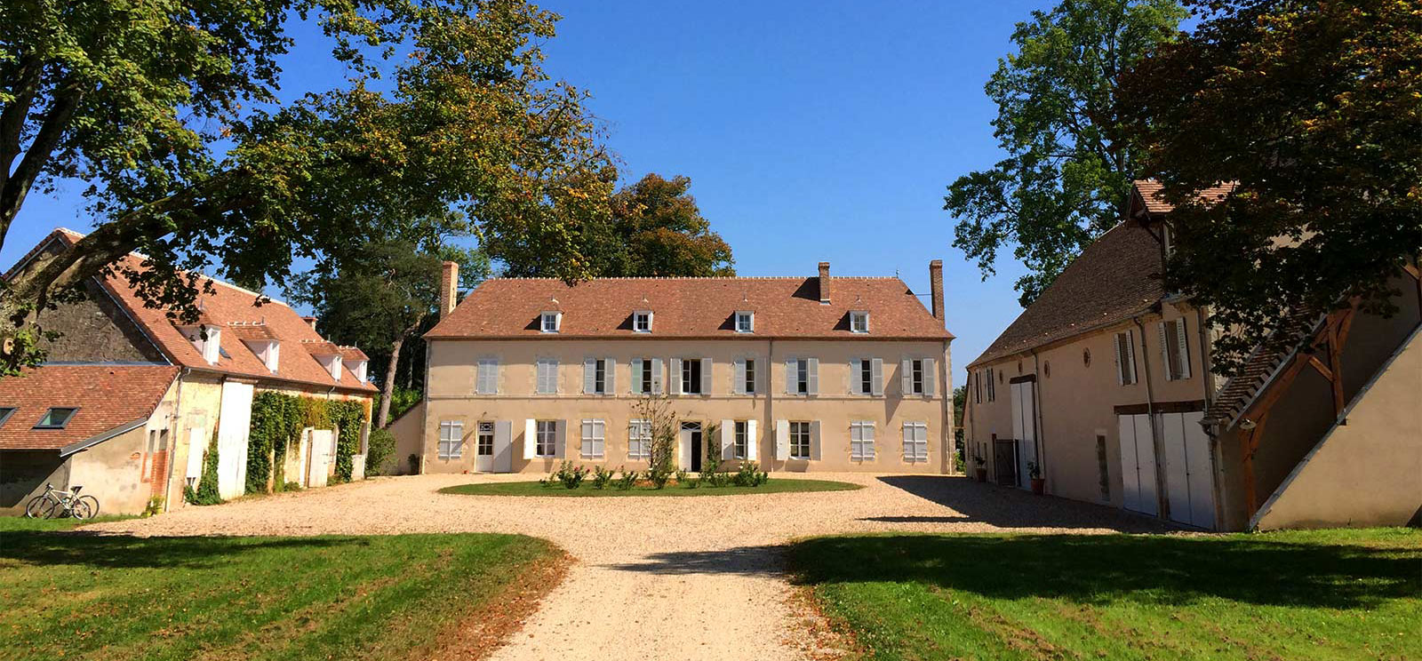 No dress code is enforced, but the attire expected at individual locations may vary. Le domaine