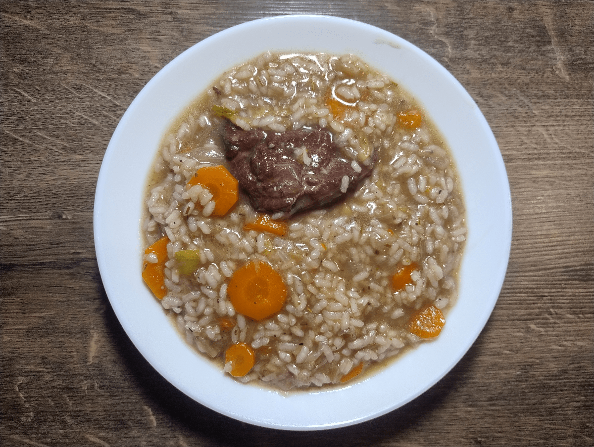 Carrilleras al vino con arroz
