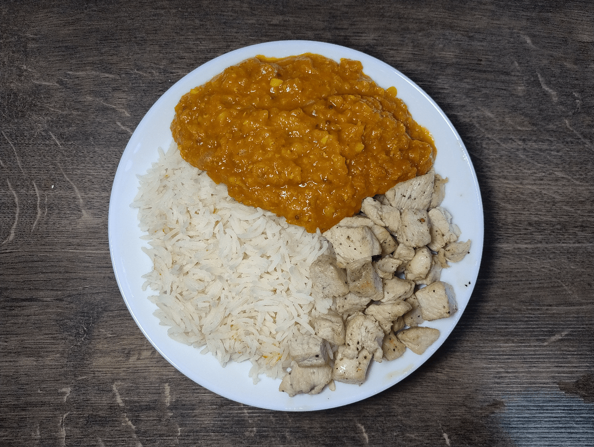 Dhal de lentejas con pollo y arroz