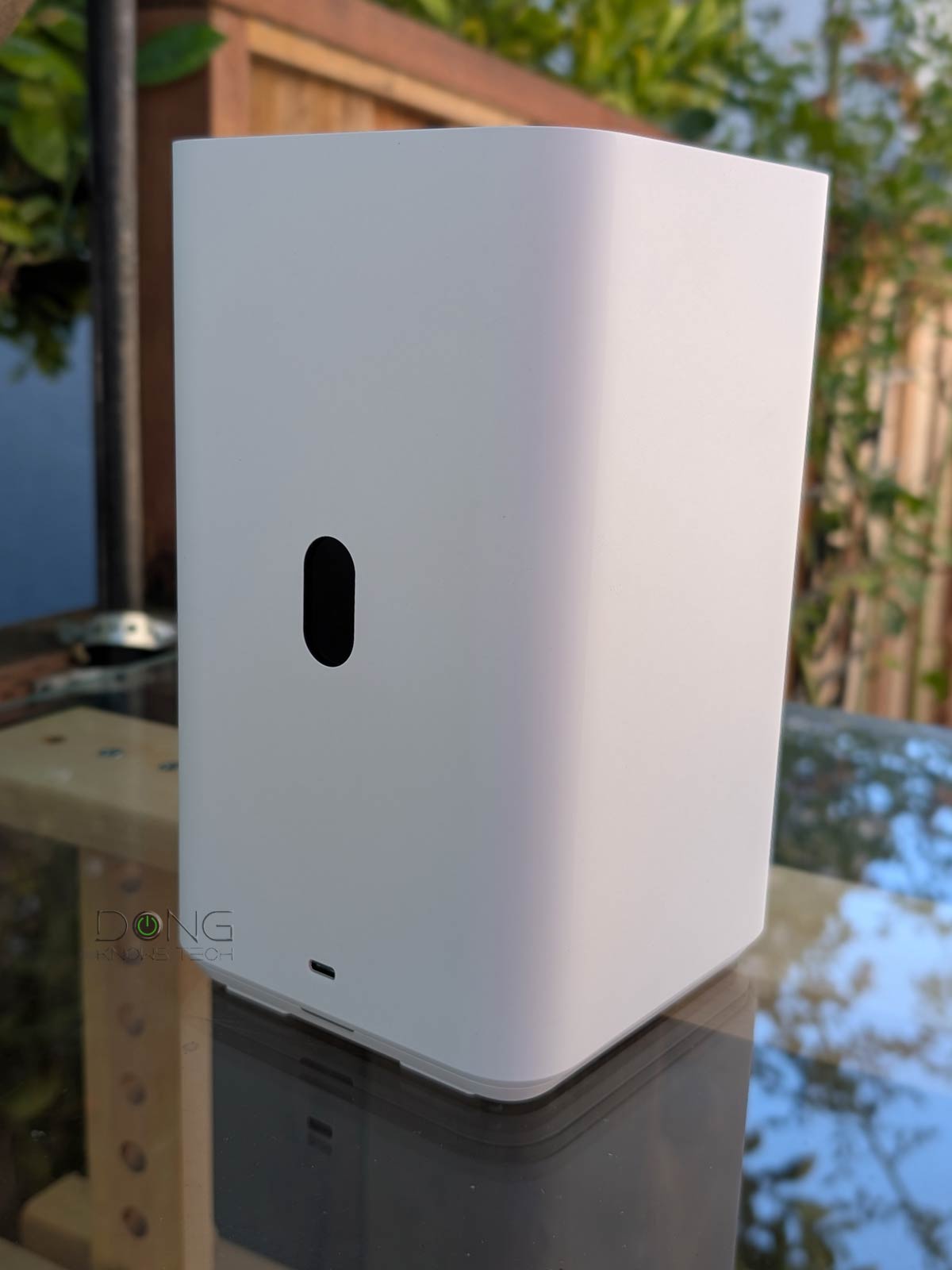 Ubiquiti UNAS 2 Review: A Straightforward, PoE-Powered Server of Core Network-Attached Storage 2 The front of the Ubiquiti UNAS 2 server