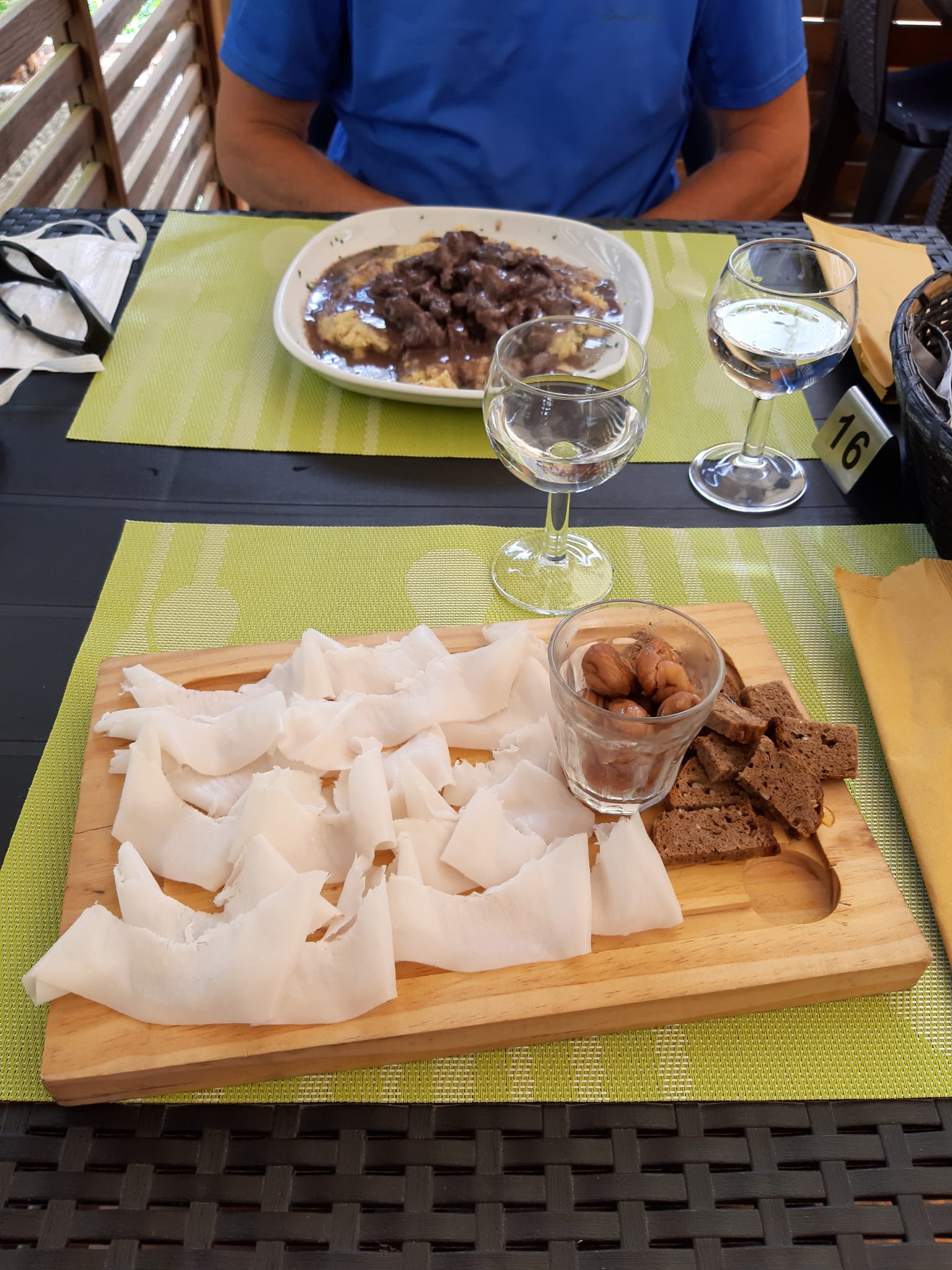 Antipasto valdostano e polenta con cervo