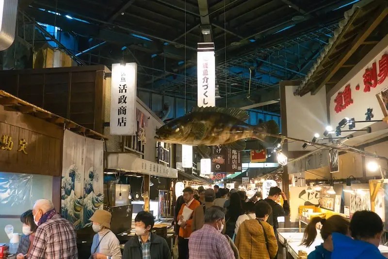 Wisata Kuliner Wakayama: Tambahan Destinasi Seru dari Bandara Internasional Kansai 10 Kuroshio fish market sells all sorts of fresh Japanese food items as well as the salty pickled plums that this part of Japan is well known for. It resides on a man-made island out in the bay.
