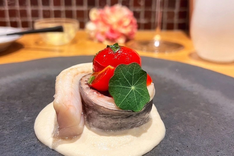 Wisata Kuliner Wakayama: Tambahan Destinasi Seru dari Bandara Internasional Kansai 12 One of the many dishes served at GASTROTERIA F from the fresh seafood that participants in this tour to Saikazaki or Kuroshio Ichiba pick out by hand.