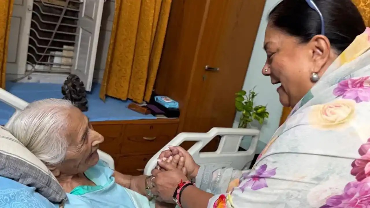 Vasundhara Raje Meets Ailing Former Rajasthan Assembly Speaker Sumitra Singh in Jaipur