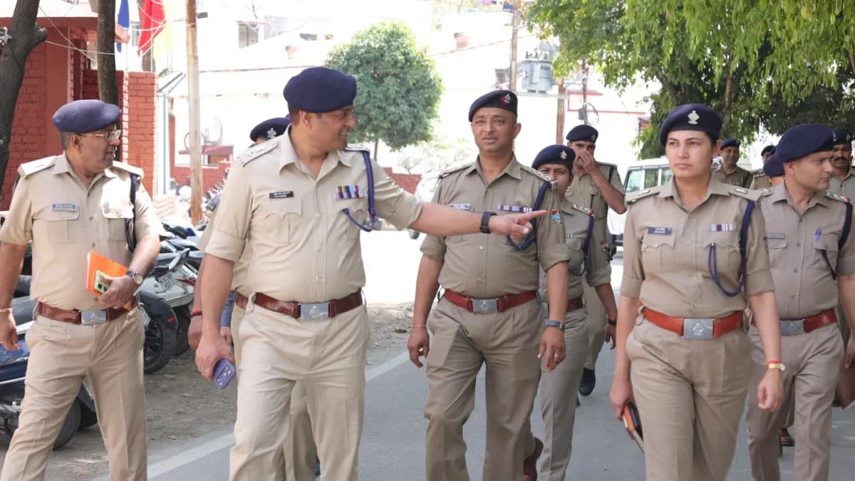 इंडोर फायरिंग रेंज और हॉर्स राइडिंग स्कूल का एसएसपी ने लिया जायजा, परखी जवानों की फिटनेस