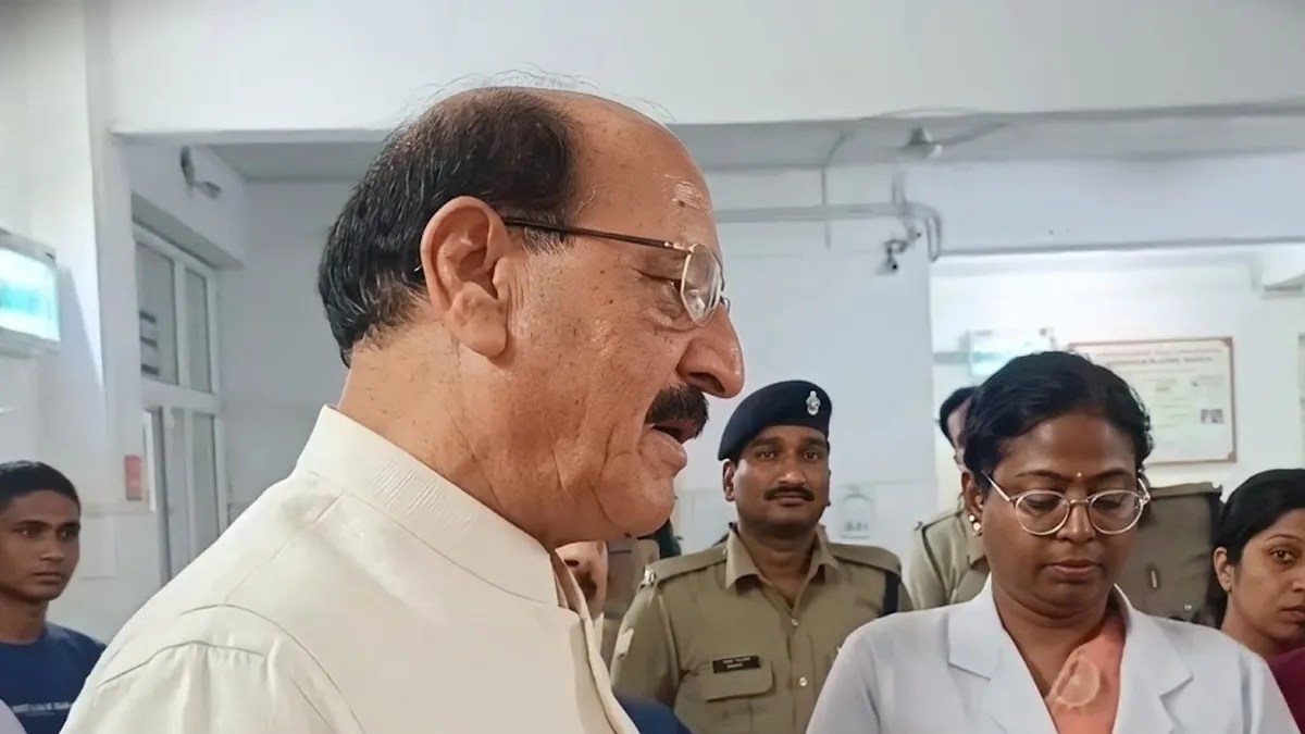 रुद्रपुर अस्पताल में मंत्री सुबोध उनियाल का छापा: गंदगी देख भड़के, औषधि भंडार को किया सील