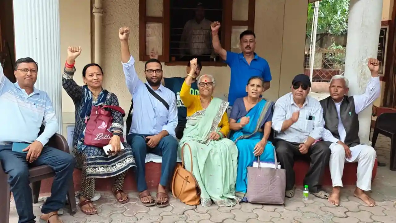 Dehradun Protest : 10 प्रतिशत क्षैतिज आरक्षण की मांग को लेकर राज्य आंदोलनकारियों का अनशन 15वें दिन भी जारी
