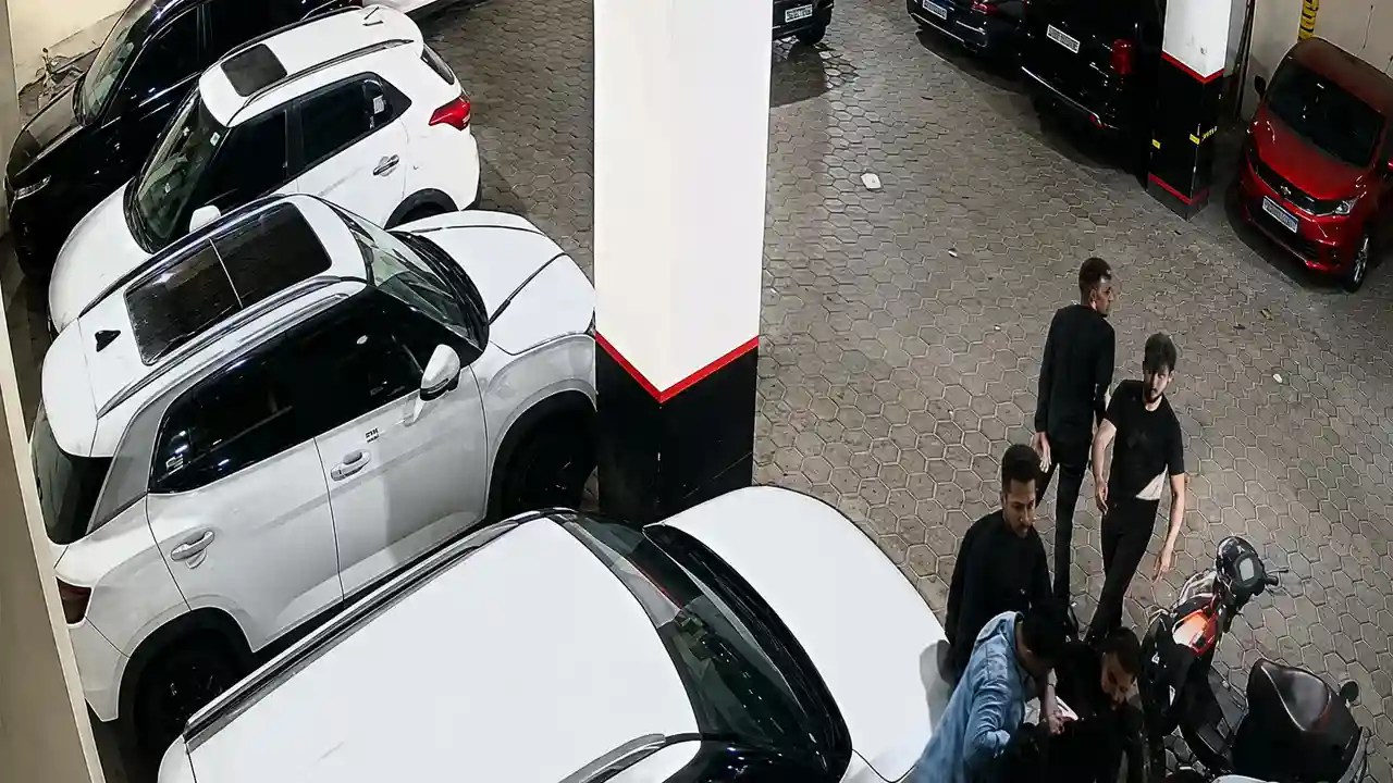 MJ Tower Assault : देहरादून में बेसमेंट के अंदर युवक की बेरहमी से पिटाई, CCTV ने खोली गुंडों की पोल