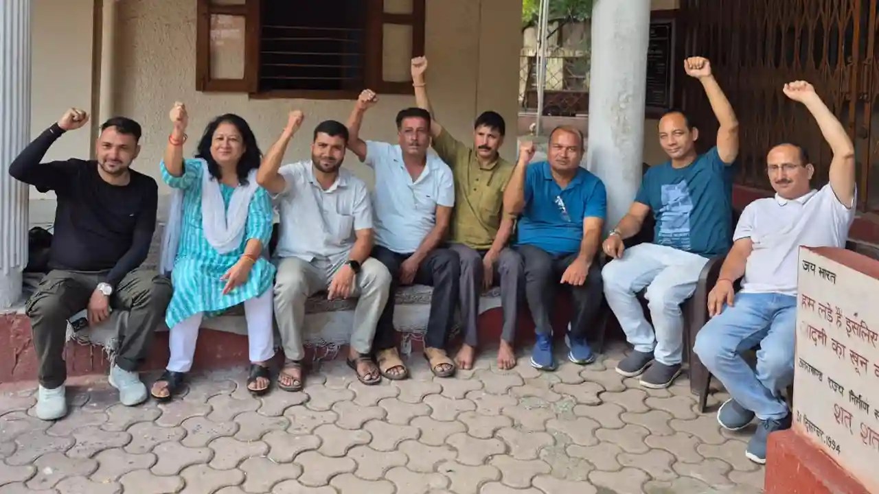 देहरादून शहीद स्मारक पर राज्य आंदोलनकारियों के आश्रितों का अनशन दसवें दिन भी जारी