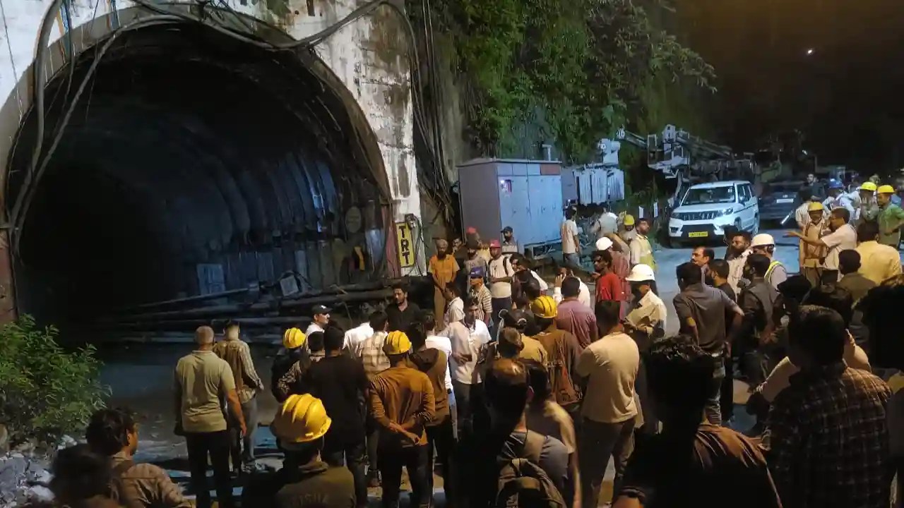 Chamoli Tunnel Collapse : चमोली में फिर बड़ी तबाही, निर्माणाधीन टनल में घुसा मलबा और पानी