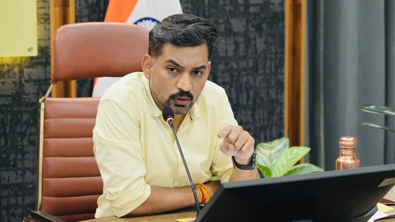 DM Dr Ashish Chauhan Issues Instructions to Chief Education Officer