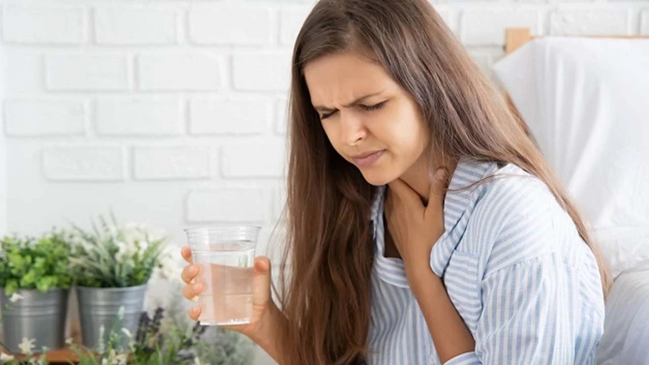 Hiccup Home Remedies : बार-बार हिचकी आना है सामान्य या चिंता की बात? जानें कारण और राहत पाने के उपाय Hiccup Home Remedies : बार-बार हिचकी आना है सामान्य या चिंता की बात? जानें कारण और राहत पाने के उपाय