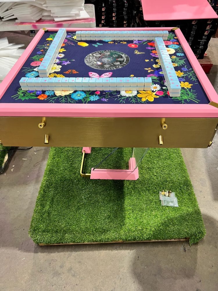 Manhattan Table