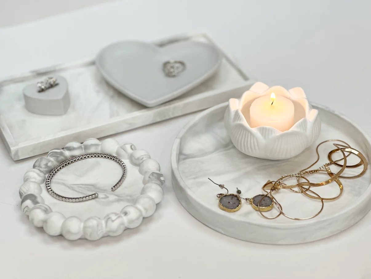 The Ava Dish White