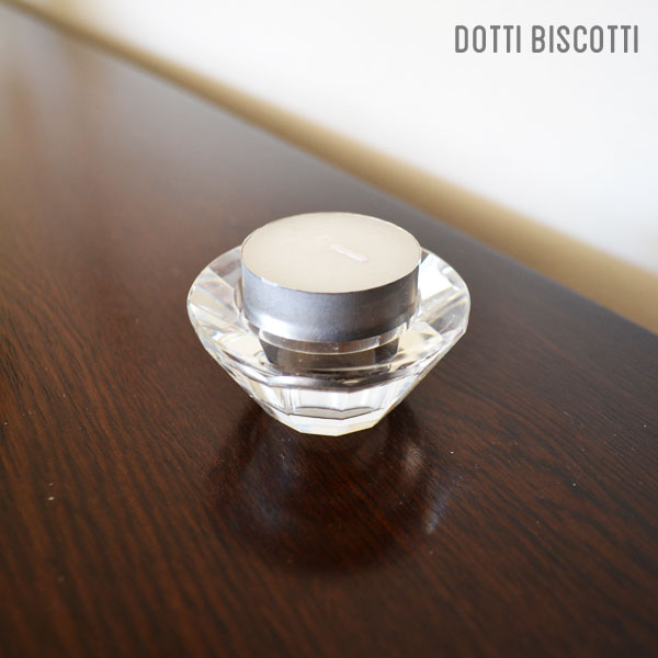 Chrystal tealight holder. Available: 40