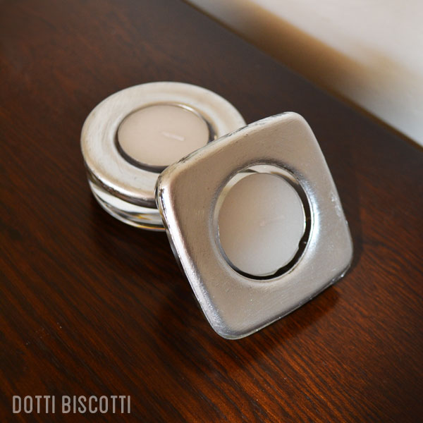 Silver-edged tealight holders. Available: 40