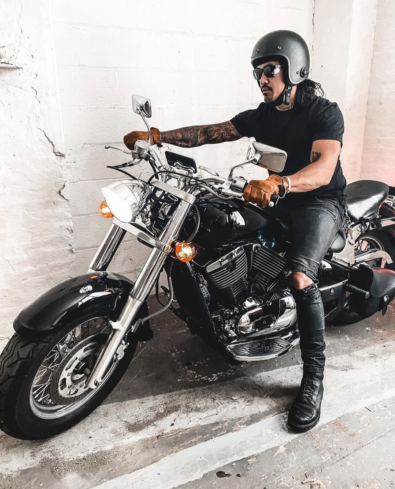 Handcrafted Leather Motorcycle Swingarm Bag - Triangulated
