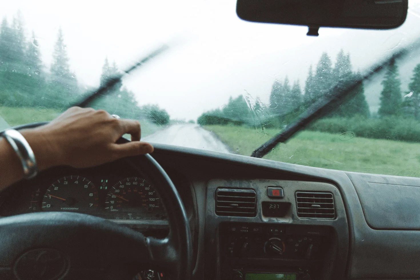 Stay Safe on the Road How to Know When to Replace Your Windshield