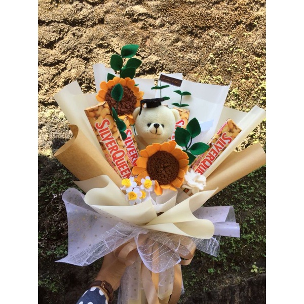 Jual buket wisuda / buket bunga wisuda / buket coklat / buket bunga