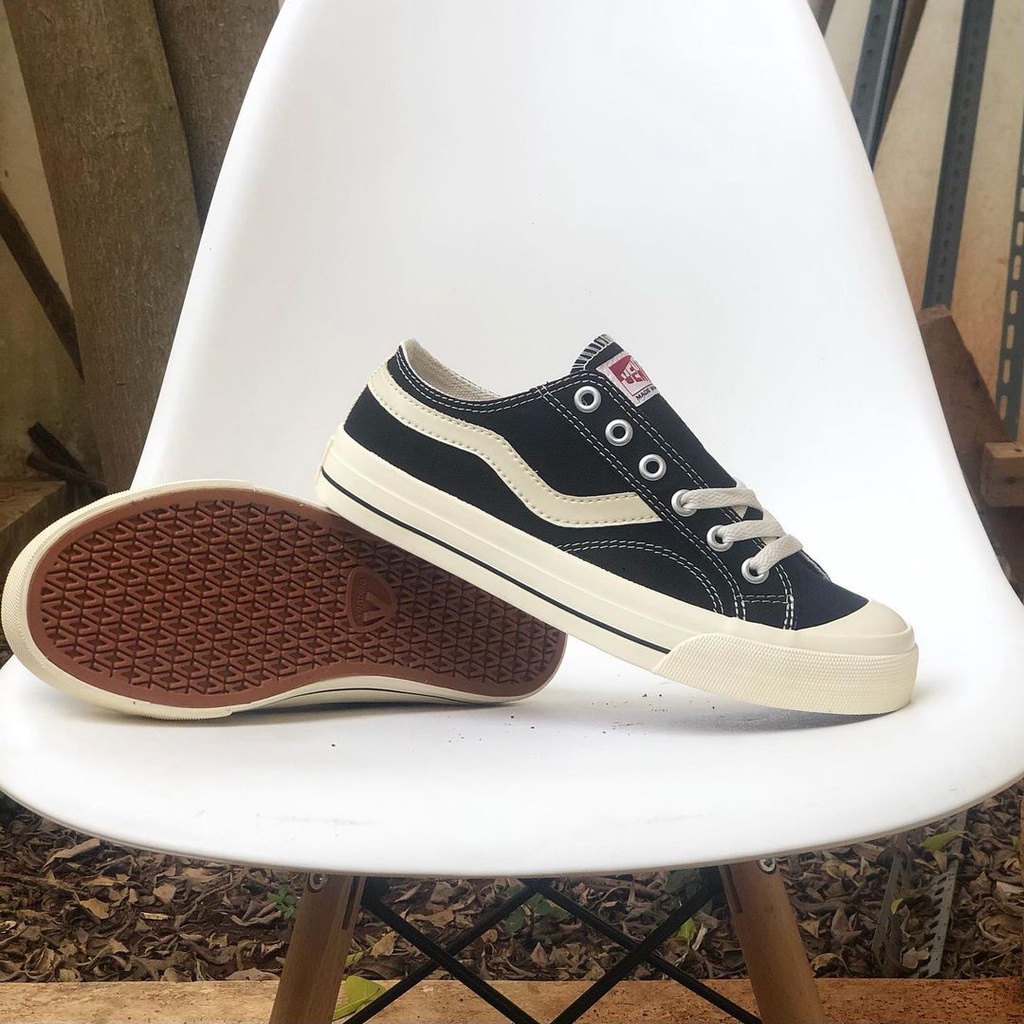 Jual sepatu ventela publick low black white original