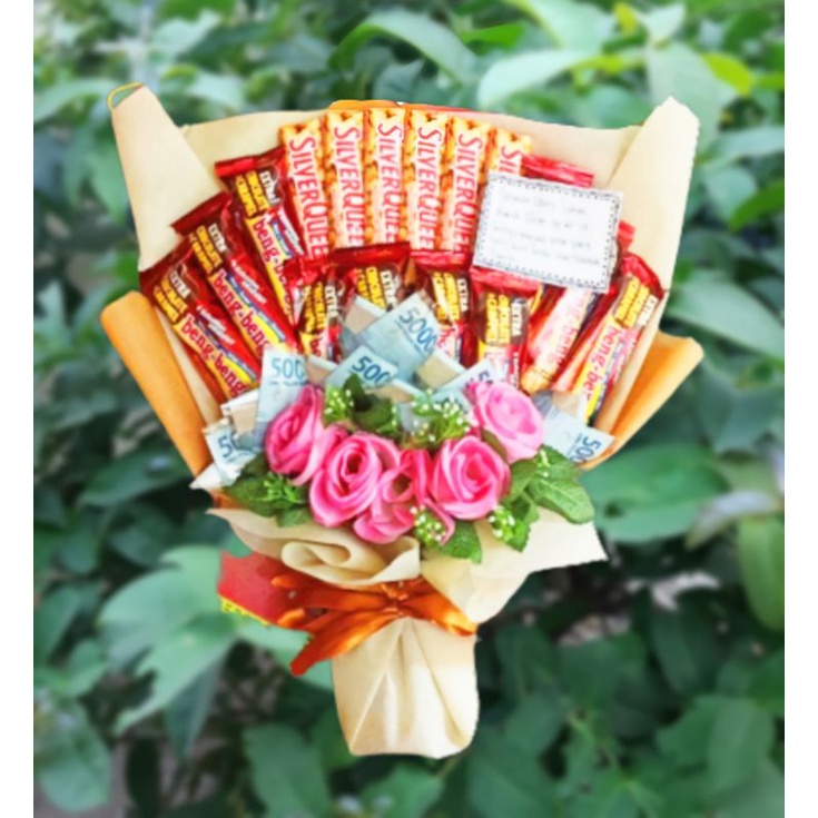 Jual buket custom coklat silverqueen dan uang 300 dan 500.000