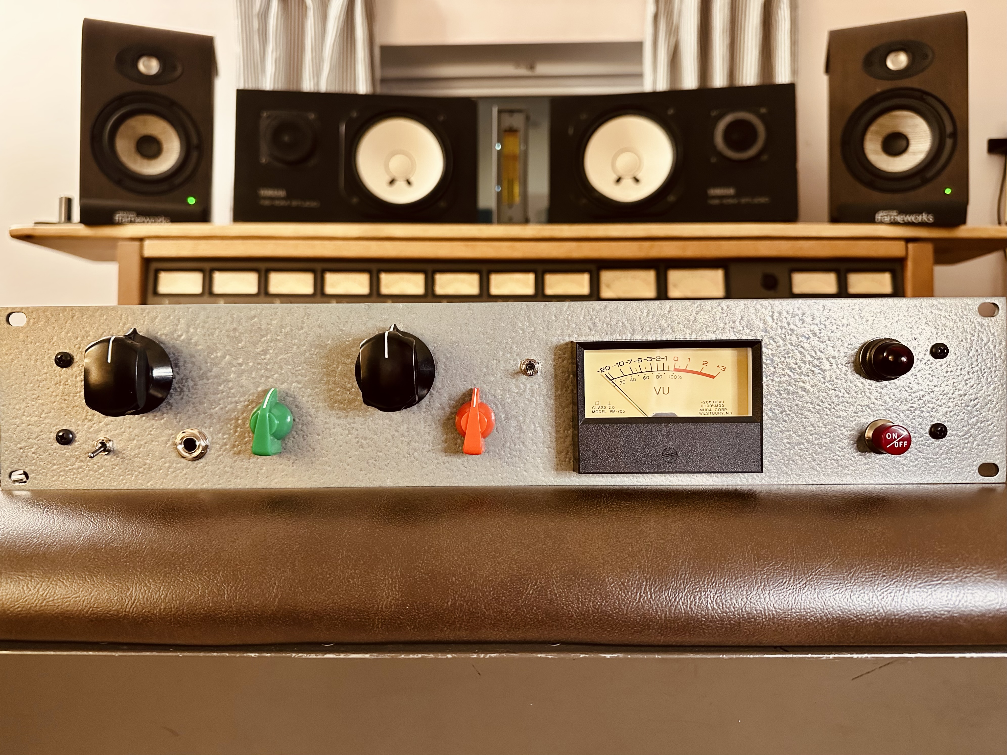 skのアンプ　真空管マイクプリアンプ Gates SA-70 塗装あり Gates SA-70 Preamp Builds – Downbeat Studio & Design