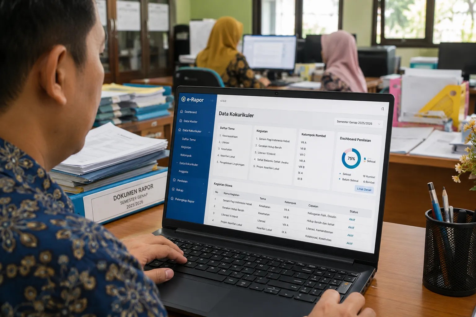 Guru SMP sedang menginput data kokurikuler di aplikasi e-Rapor 2026