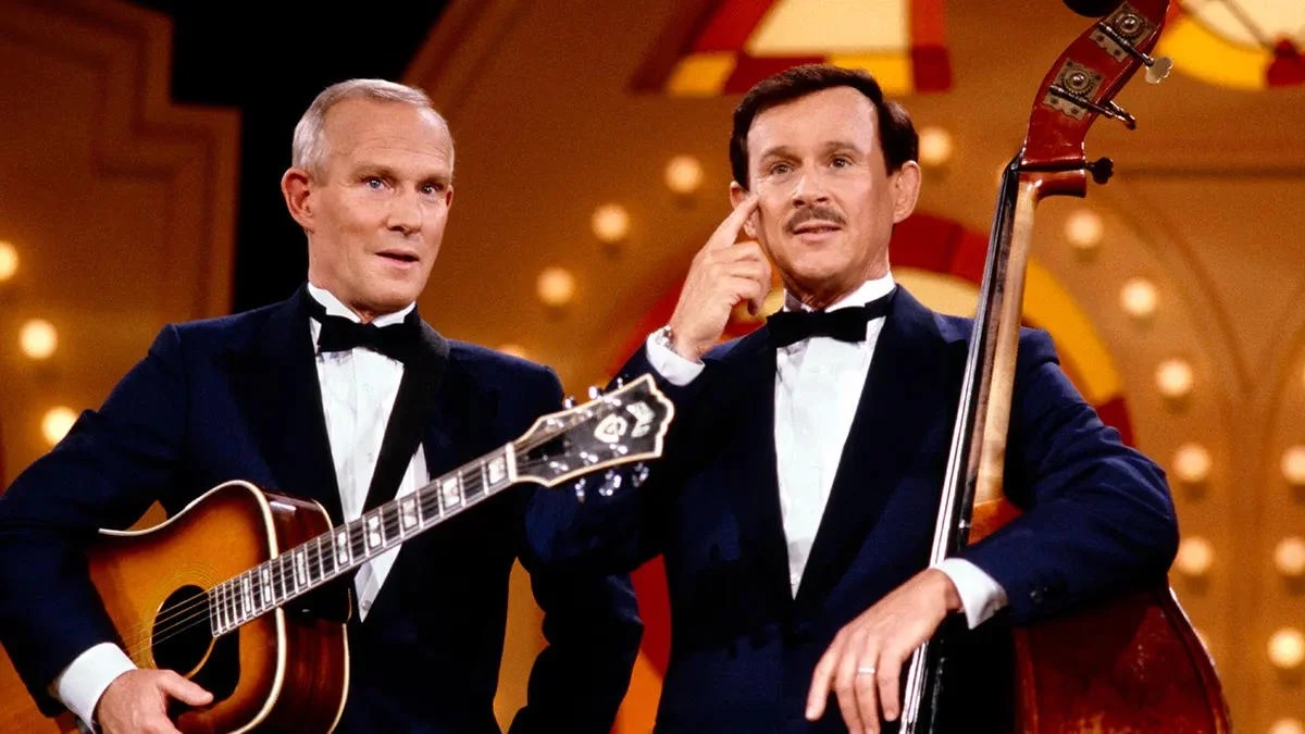 Tommy Smothers Dies