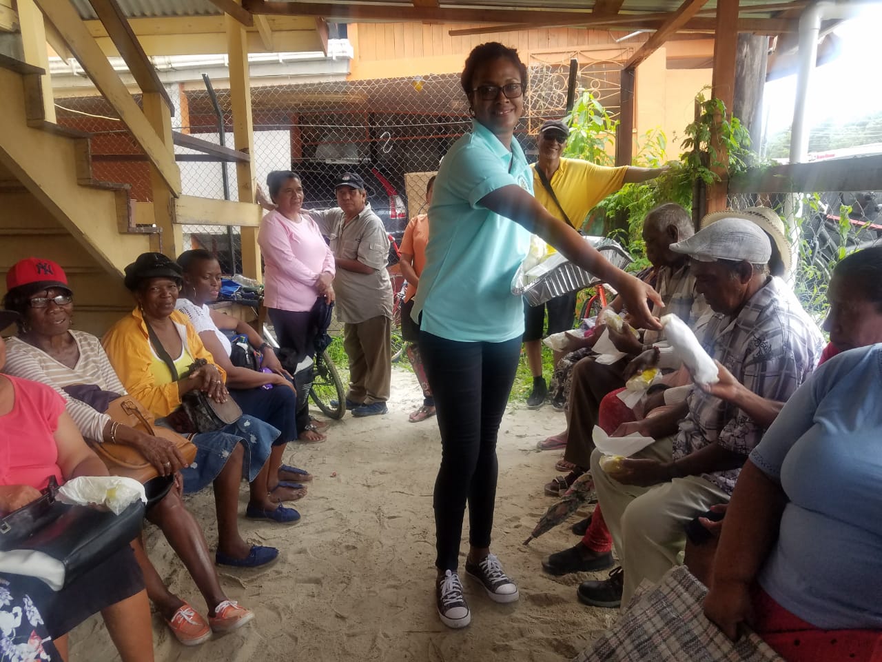 An Education Officer distributing breakfast at the Vreed-en-Hoop Post Office