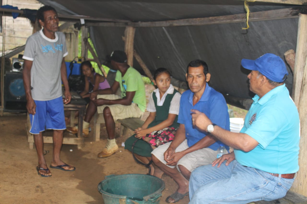 Minister of Indigenous Peoples’ Affairs, Sydney Allicock engaging residents of Matthew's Ridge