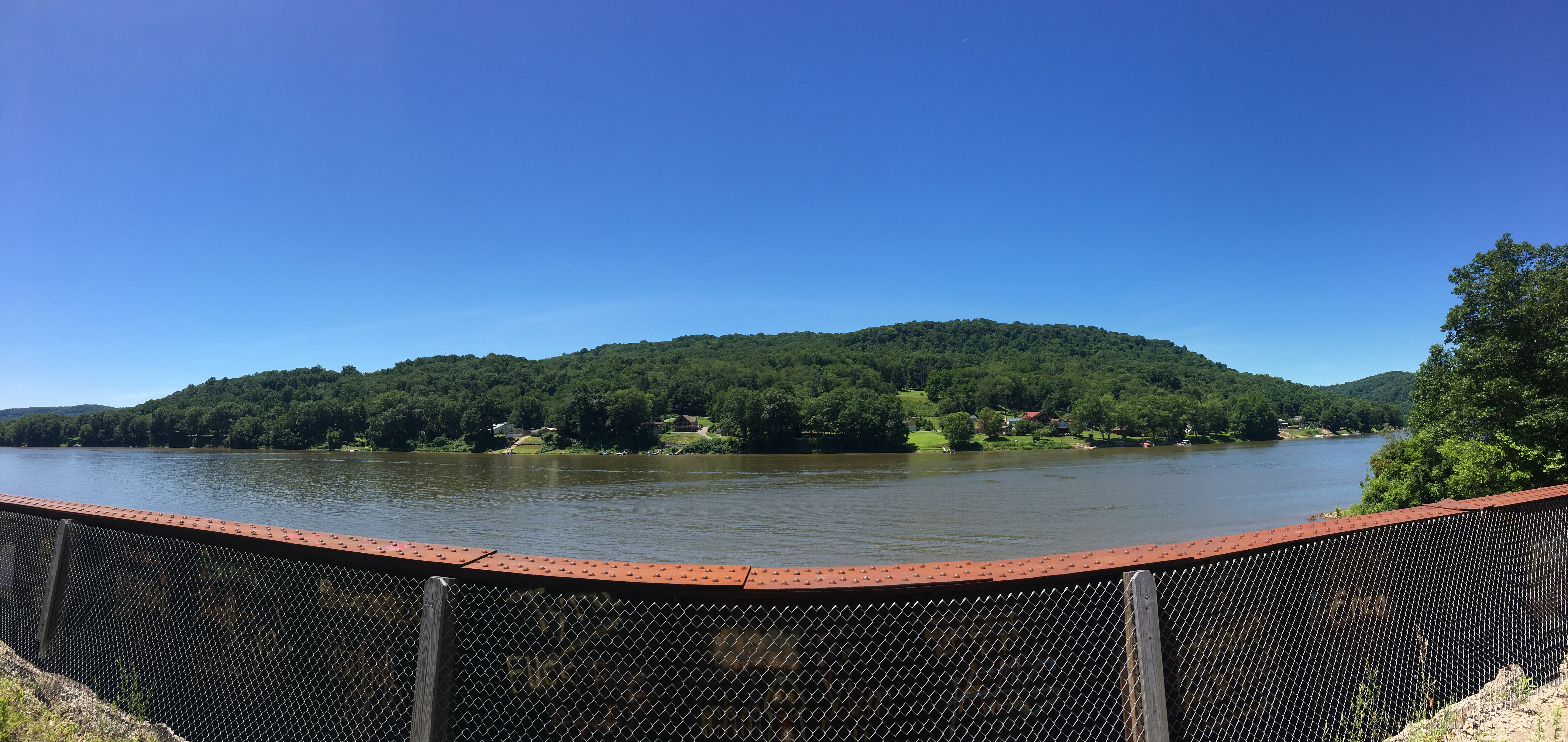 Looking over the Allegheny from the Redbank Bridge