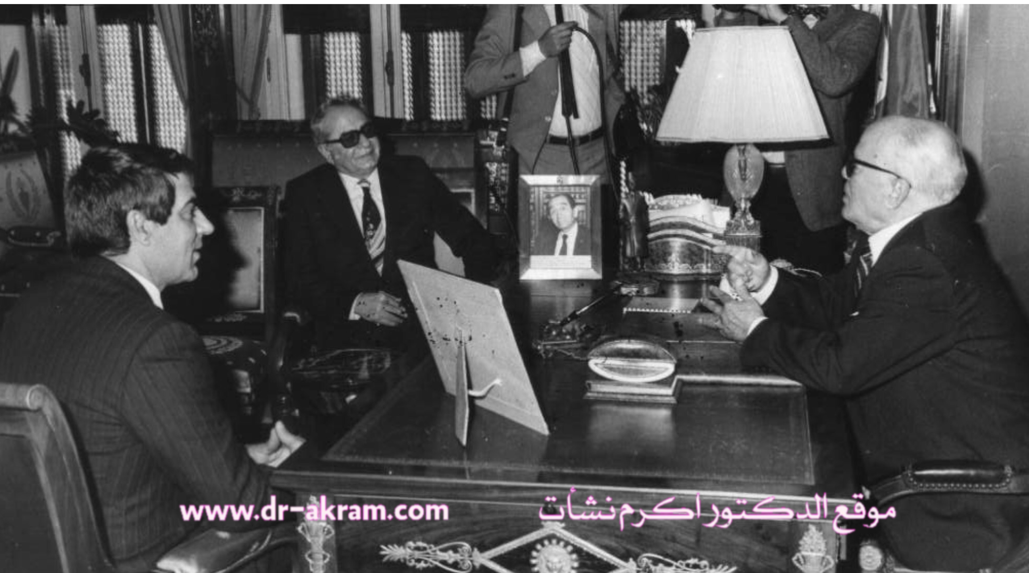 الرئيس التونسي الحبيب بورقيبة يستقبل الدكتور اكرم نشات ابراهيم والرئيس زين العابدين بن علي سنة 1985 تونس