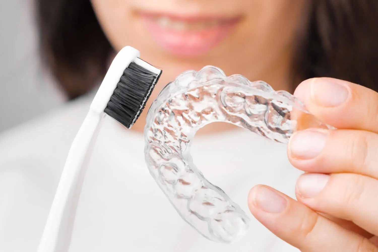 How to Clean Invisalign Retainer 1