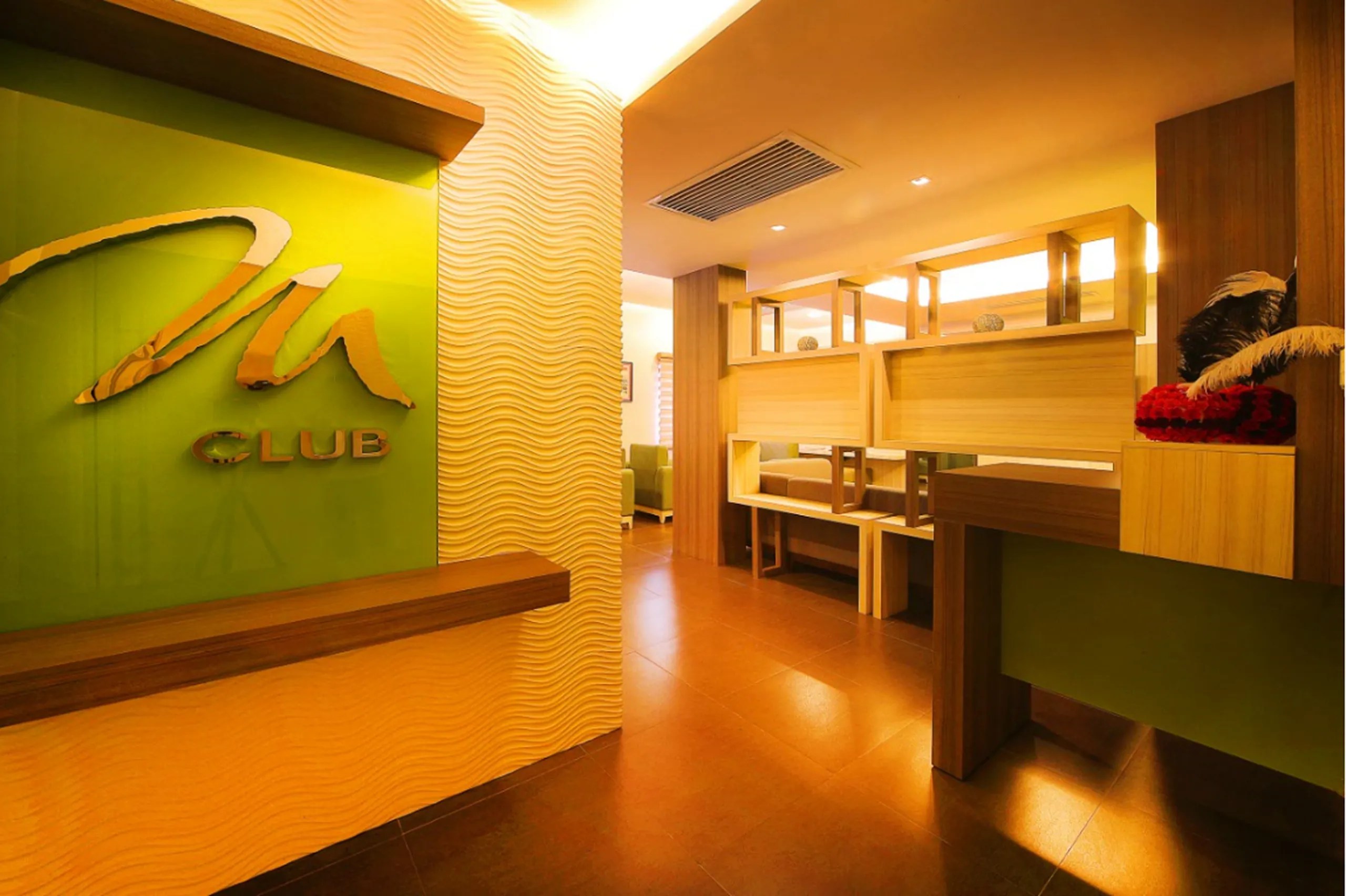 08-interior-club
