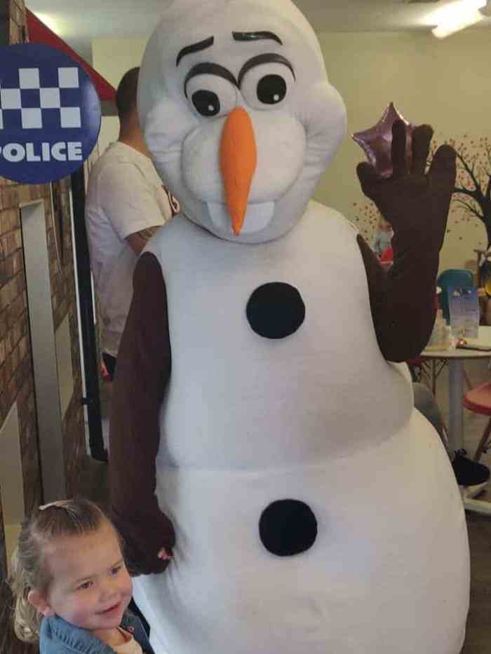 FESTIVE FUN WITH OLAF!