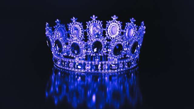 Dreaming of a queen: 13 hidden meanings