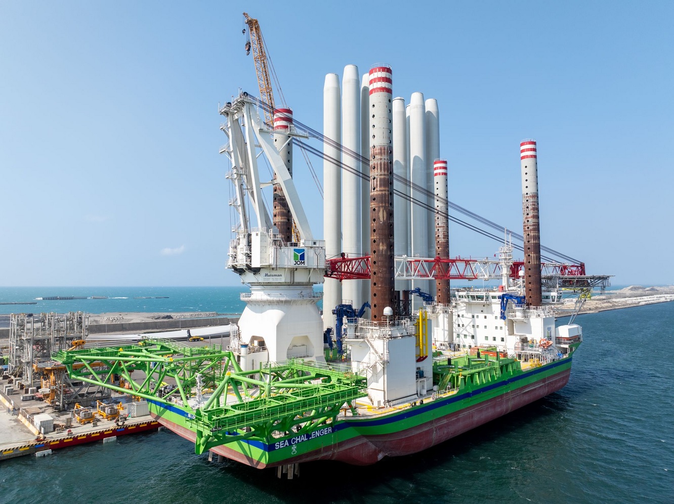 デスクルーザータワー DEME JV CDWE Installs First Turbine at Hai Long 3 Offshore Wind
