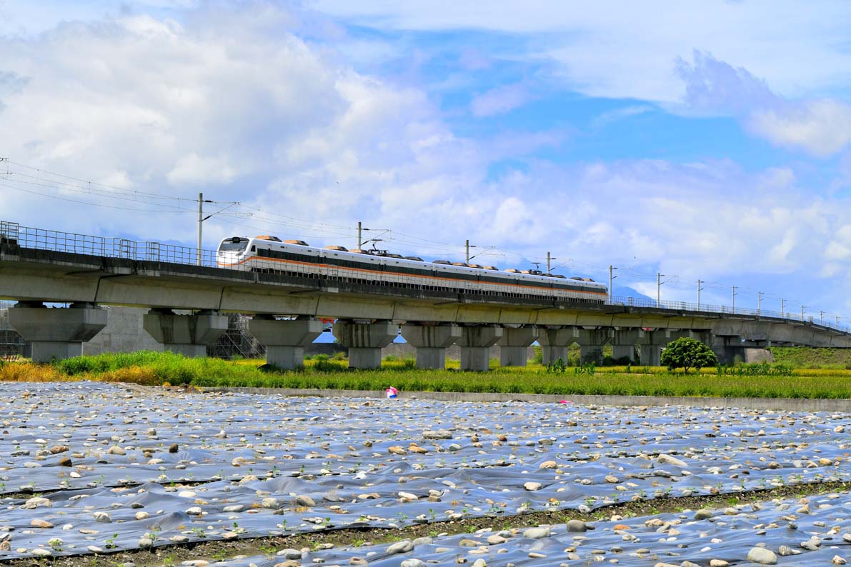 癒しの島 台湾鉄道2019年夏の旅 Part 7 CT273号機 5832次を撮る | DRFC