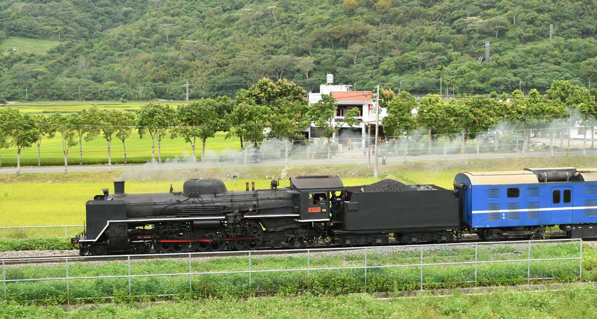 癒しの島 台湾鉄道2019年夏の旅 Part 7 CT273号機 5832次を撮る | DRFC