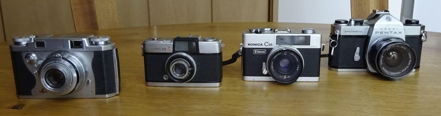 Konica使えるのかわかりませんが５０年くらい前のものです Konica使えるのかわかりませんが50年くらい前のものです