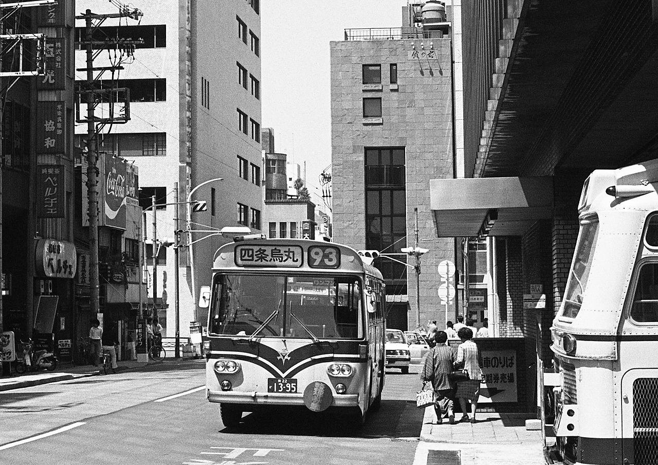 街並みとともに 京都のバス 11 Drfc Ob デジタル青信号