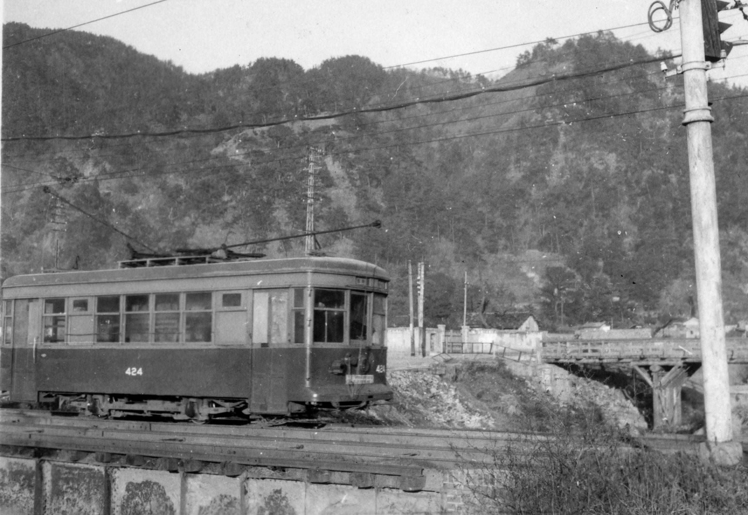 神戸市電 路線番号表示板　3番／4番 神戸市電 4 500形 ～古い車輌の写真：里山工房～