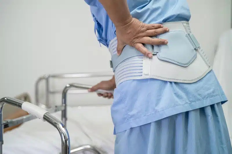 Como é o pós-operatório da endoscopia de coluna?