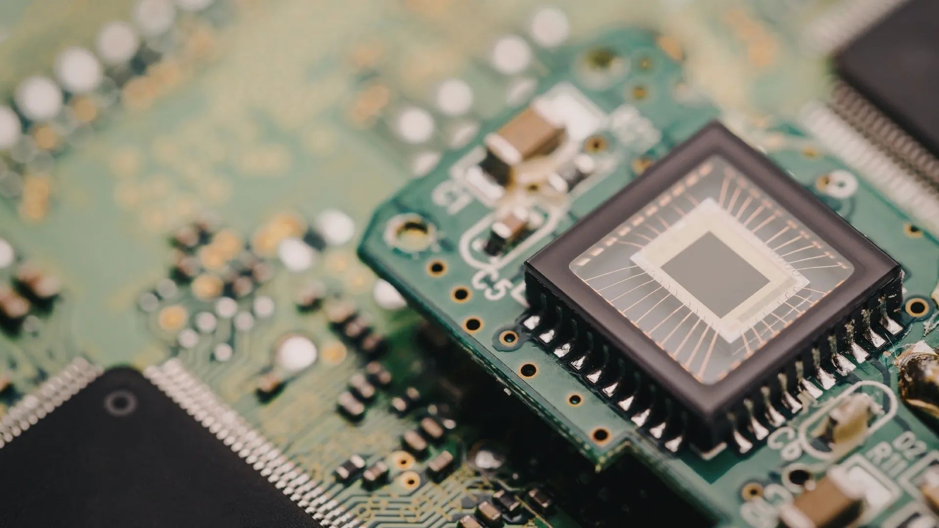 What is a Neural Processing Unit (NPU)? Discover how 2026 AI hearing aids use brain-like chips to process sound faster and clearer than ever.