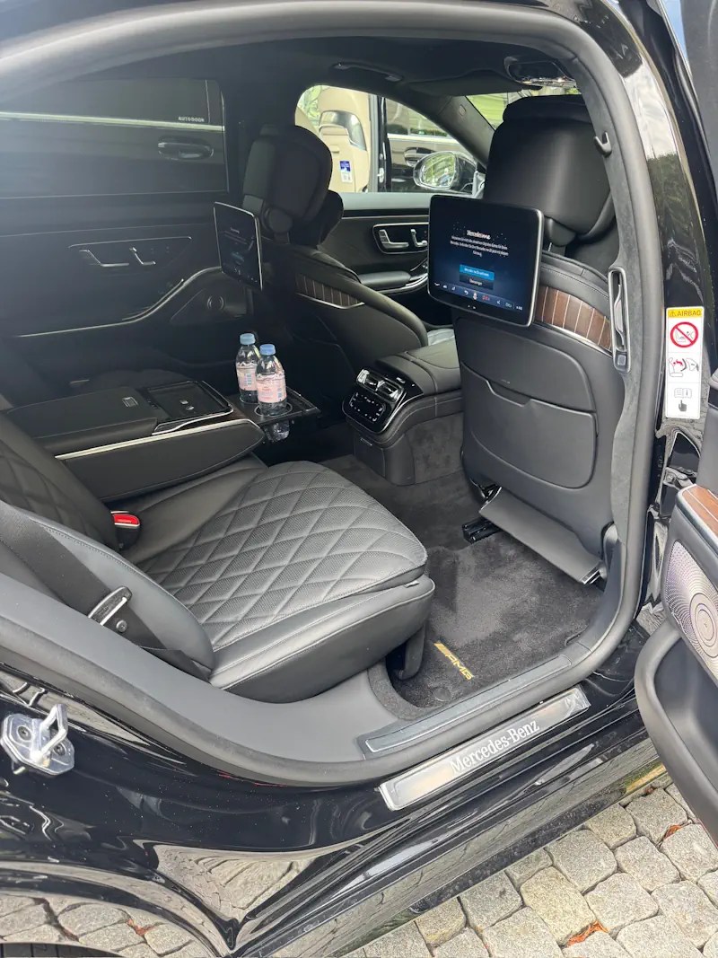 Rear seats of the Mercedes S-Class with quilted leather and rear-seat screens